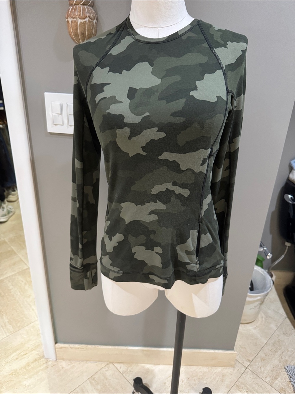Lululemon Women's Green Camo Long Sleeve Crewneck Top